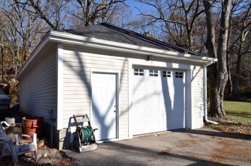 832 Elm St, Woonsocket RI 02895-3507 exterior