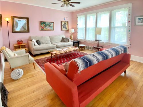 3033 Holton St, Milwaukee, WI 53212-2122