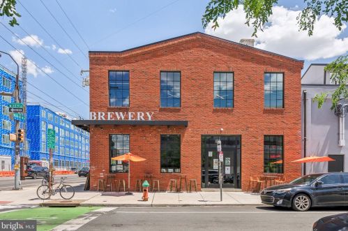 2203 Ellsworth St, Philadelphia PA 19146-2812 exterior