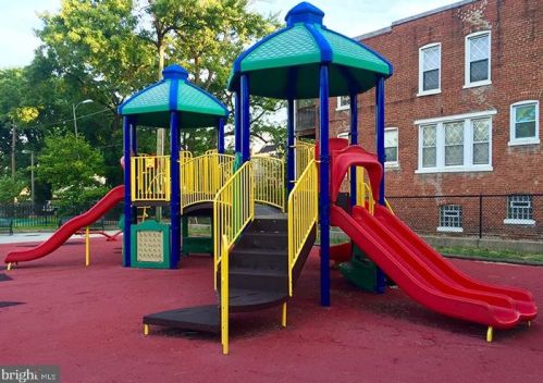 804 Taylor St, Washington DC  20011-5863 exterior