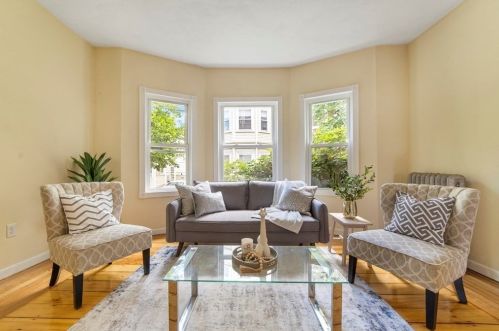 13 Linden St, Brookline, MA 02445-7886