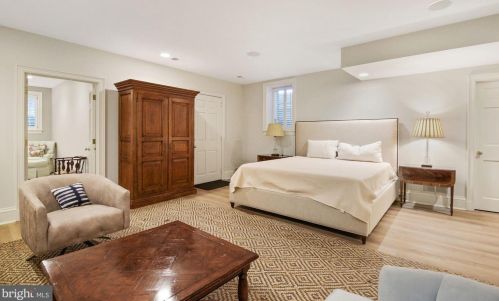 9000 Congressional Pkwy, Rockville MD  20854-4610 exterior