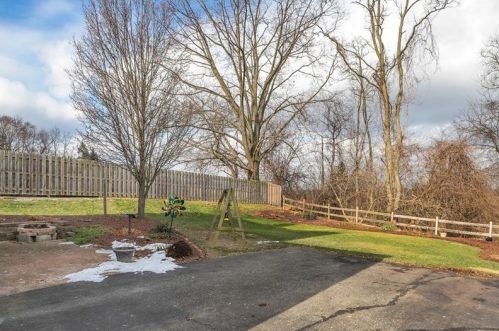 405 Mower Dr, Pittsburgh PA 15239-1710 exterior