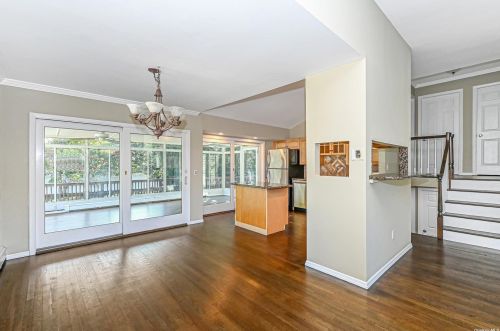 2 Gehrig St, Commack NY 11725-2006 exterior