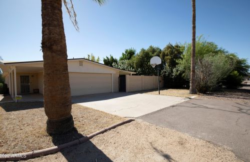 2240 Angela Dr, Phoenix AZ 85032-2351 exterior