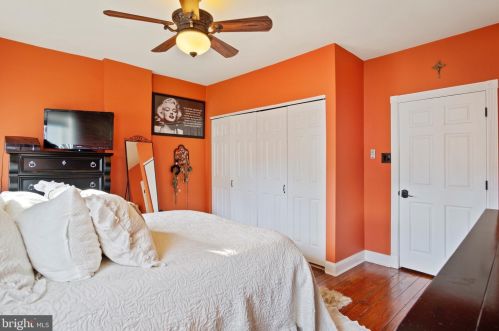 250 Krams Ave, Philadelphia PA 19128-4734 exterior