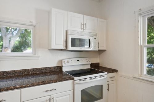 976 Grand Ave, Meskegon MI 49441-1811 exterior