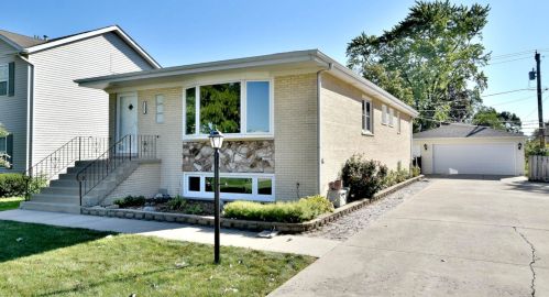 771 Michigan St, Elmhurst, IL 60126-1738