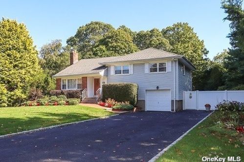 12 Evans Ct, Huntington Station, NY 11746-2819