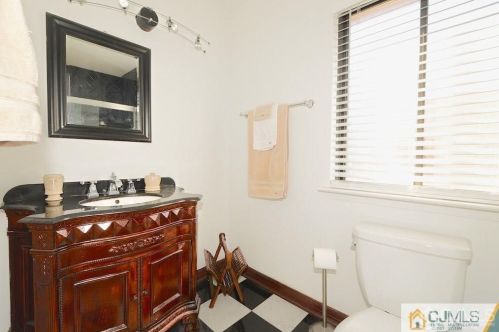 165 Essex Ave, Metuchen NJ  08840-2259 exterior