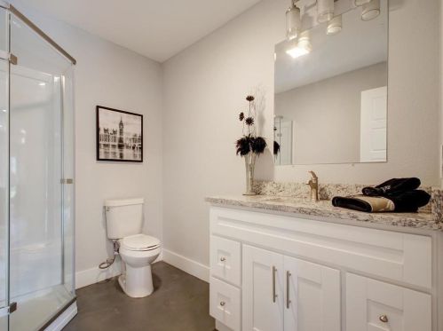 1101 Estes Ave, Austin TX  78721-2629 exterior