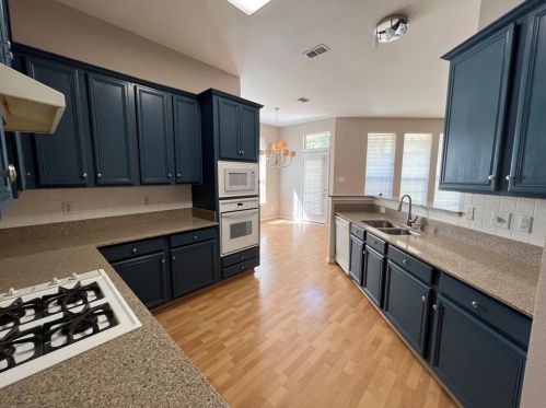 9819 Cliffside Dr, Irving TX  75063-5039 exterior