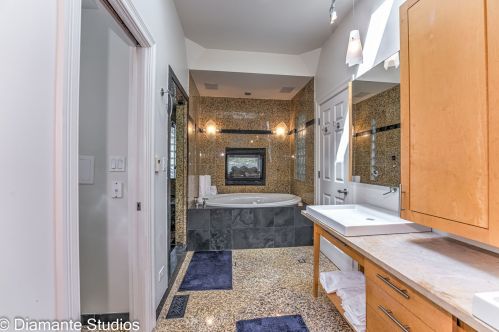 1523 School St, Chicago IL 60657-2121 exterior