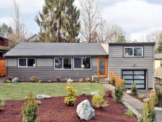10325 32nd Ave, Seattle, WA 98125-7803