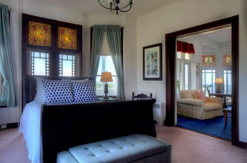 333 Tuckerman Ave, Middletown RI 02842-6049 exterior