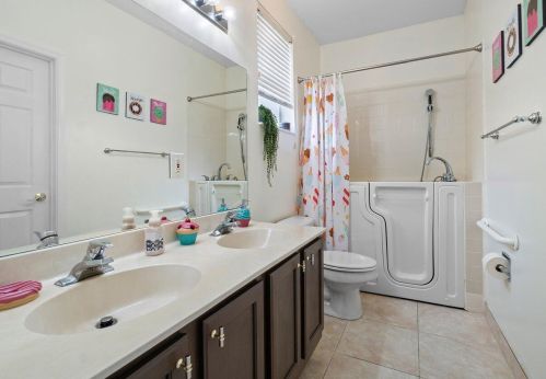 9137 Cove Point Cir, Boynton Beach FL 33472-2763 exterior