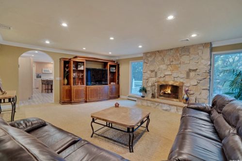 42 Clayton Dr, Huntington Station NY 11746-5503 exterior