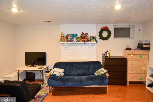 11531 Pne Cone Ct, Herndon VA 20191-2239 exterior