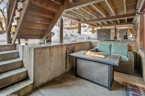 1516 Rosemont Ave, Chicago IL  60660-1355 exterior