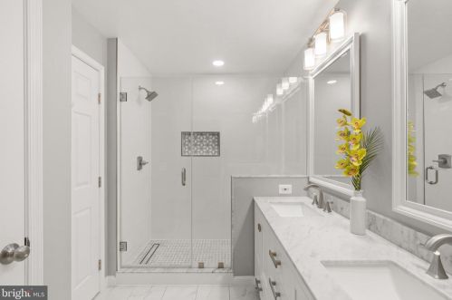 5124 Knapp Pl, Alexandria VA 22304-8637 exterior