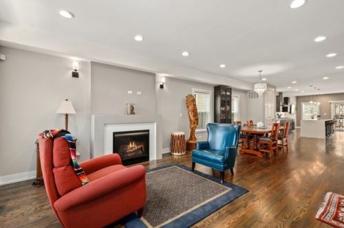 641 Bowen Ave, Chicago IL  60653-2824 exterior