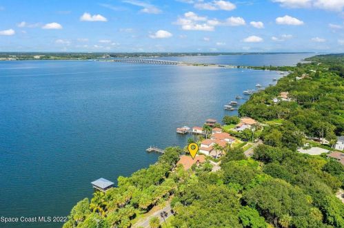 8825 Tropical Trl, Merritt Island FL 32952-4982 exterior