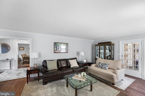 5 Lexington Ave, Pittsburgh PA 15215-3218 exterior