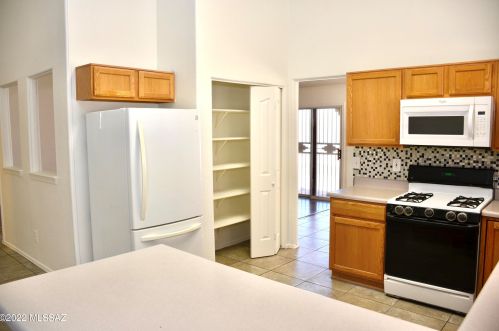 9789 Paseo Del Tornasol, Tucson AZ 85747-5015 exterior