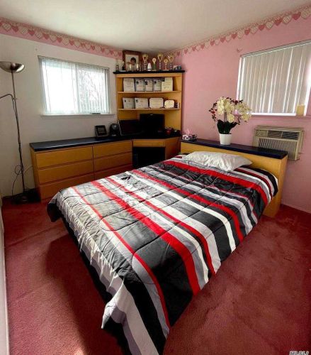 313 Plymouth St, Huntington Station NY exterior