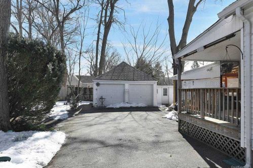 62 22 St, Huntington Station NY 11746-2230 exterior