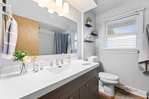 4159 63, Milwaukee WI 53216-1242 exterior