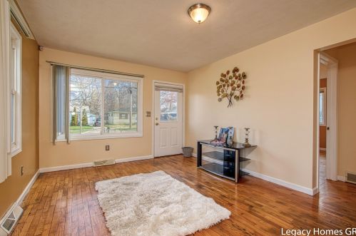 920 Oxford St, Grand Rapids, MI 49503-4851