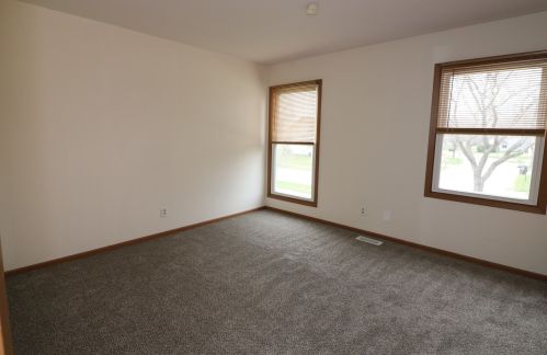 1222 Amberwood Dr, Bull Valley IL 60014-1825 exterior