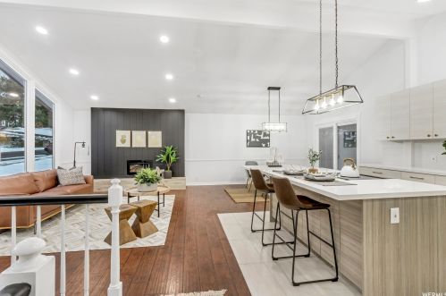 2197 Thistlewood Way, Sandy UT exterior