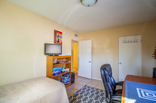 4744 13 St, Tucson AZ 85719-6213 exterior