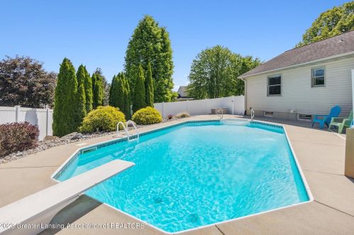 502 Brunswick Dr, Dewitt MI 48820-9189 exterior