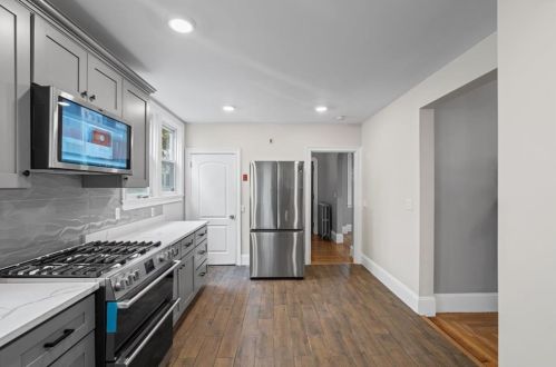 107 Overhill Rd, Providence RI  02906-4916 exterior