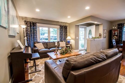 895 Parkside Ave, Elmhurst IL 60126-5027 exterior