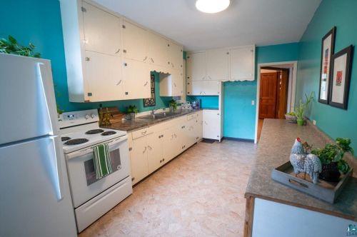 221 15 Ave, Duluth MN 55805-2332 exterior