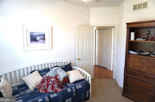 21 Fallview Ct, Trenton NJ 08690-3216 exterior