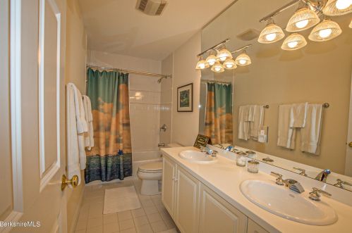 47 Fairwynds Dr, Lenox MA 01240-2729 exterior