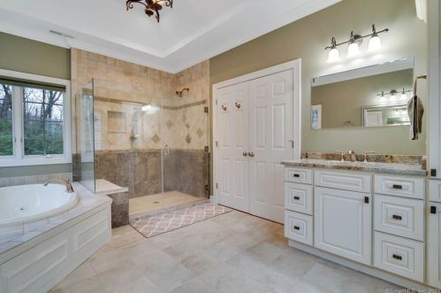 87 Frst Hl Dr, Farmington CT exterior