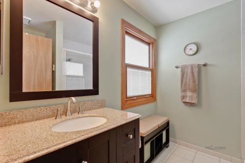 1537 Candlewood Dr, Bull Valley IL 60014-8962 exterior