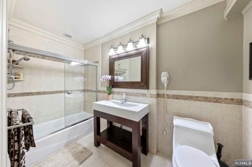 32 Lenox Ave, Demarest NJ 07627-2112 exterior