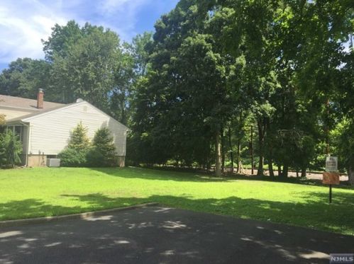 4 Park St, Demarest NJ  07627-2134 exterior