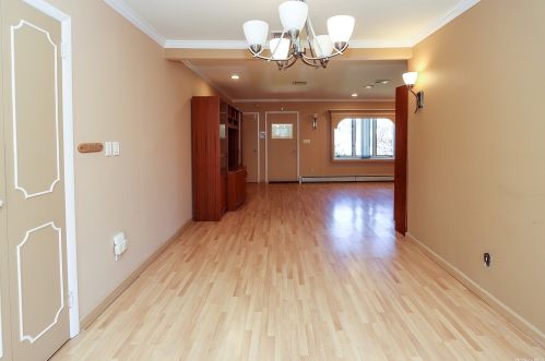 3 Cloverfield Rd, Valley Stream NY exterior