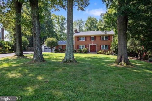 4417 Neptune Dr, Alexandria, VA 22309-3127