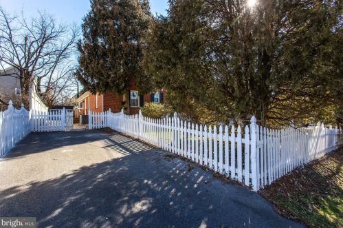 1841 Birch Rd, Mc Lean VA 22101-5317 exterior