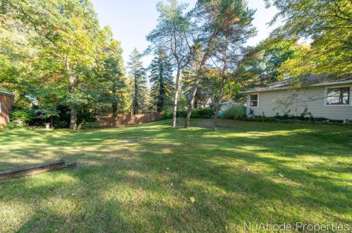 912 Westend Ave, Grand Rapids MI 49504-3847 exterior