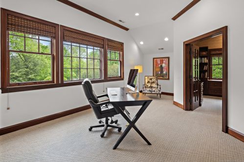 19 Pequot Trl, Westport CT 06880-2929 exterior